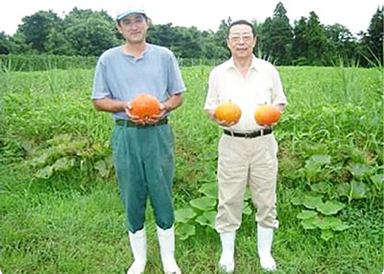 契約農家さんと赤玉かぼちゃ紅爵